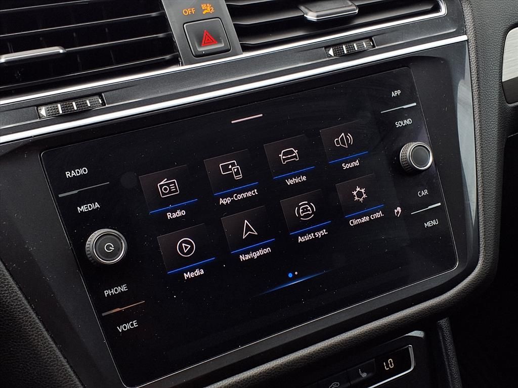 Used 2021 Pure White Volkswagen 2.0T SE image 21