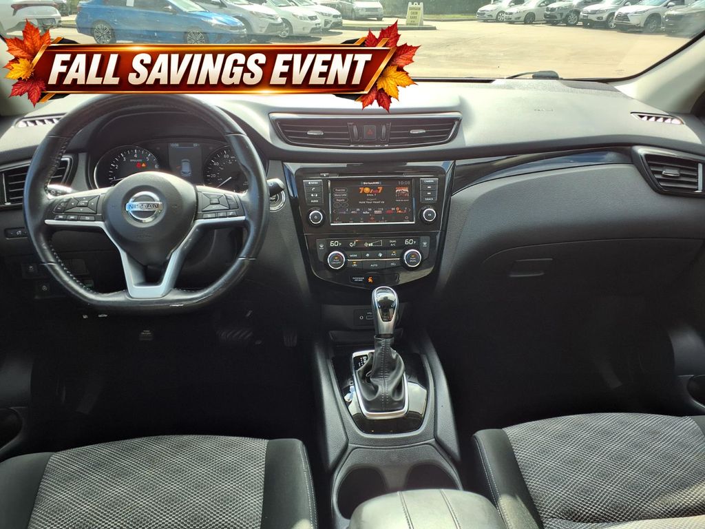 Used 2022 Scarlet Ember Pearl Metallic Nissan SV image 9