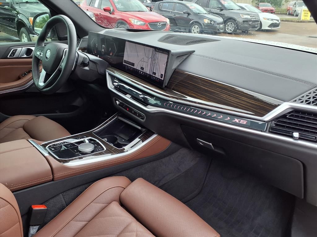 Used 2025 Alpine White BMW sDrive40i image 13