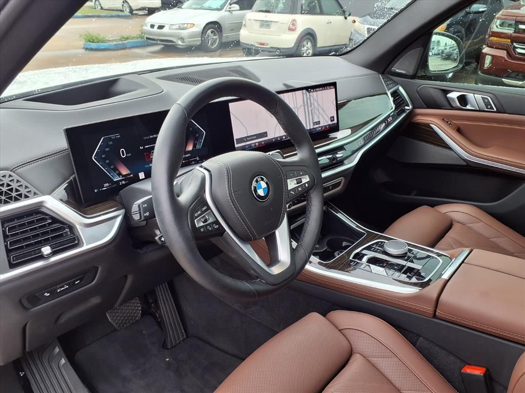 Used 2025 Alpine White BMW sDrive40i image 9