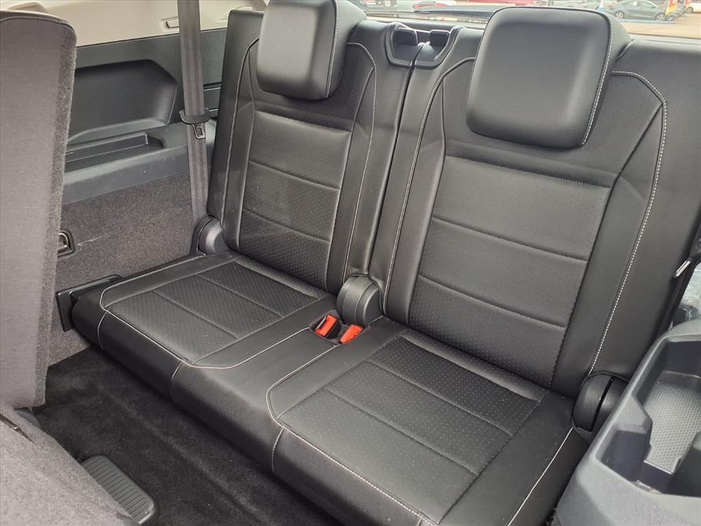 Used 2021 Pure White Volkswagen 2.0T SE image 11