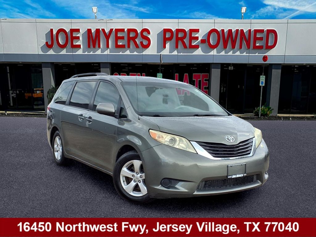 Cypress Pearl 2014 Toyota Sienna LE 7-Passenger Auto Access Seat Minivan Front-Wheel Drive 6-Speed Automatic Overdrive