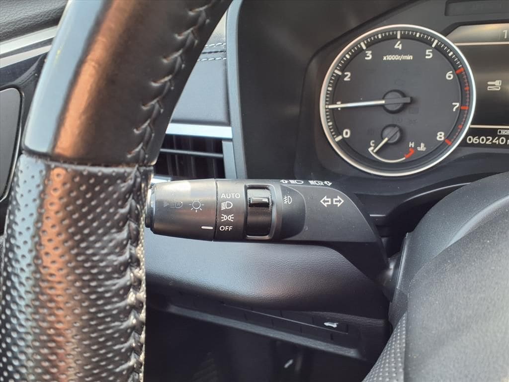 Used 2024 Gray Mitsubishi SE image 21