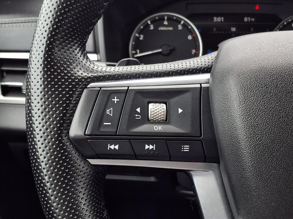 Used 2024  Mitsubishi SE image 21