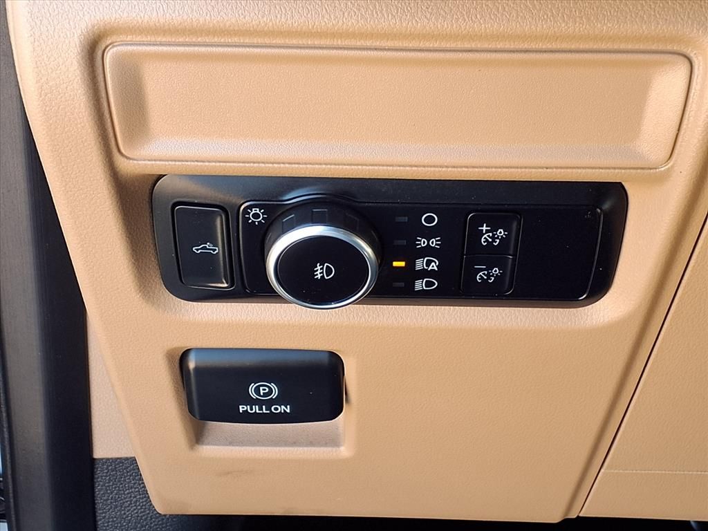 Used 2023 Avalanche Ford XLT image 22