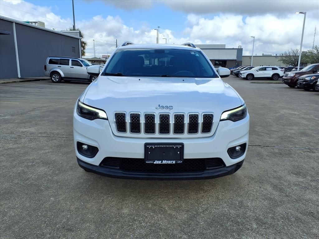 Used 2019 Bright White Clearcoat Jeep Latitude Plus image 7