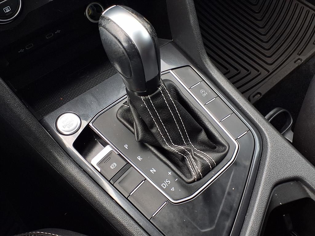 Used 2021 Pure White Volkswagen 2.0T SE image 23