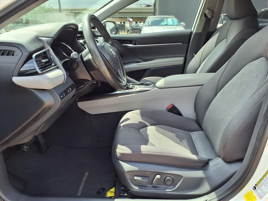 Used 2020  Toyota LE image 11