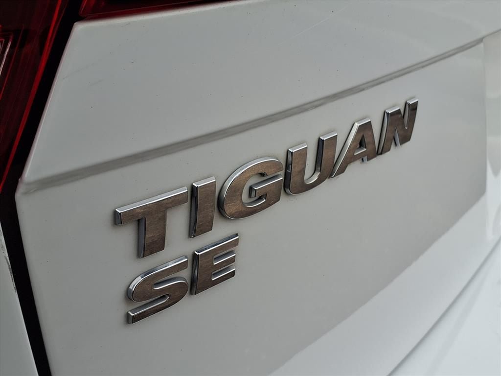 Used 2021 Pure White Volkswagen 2.0T SE image 29