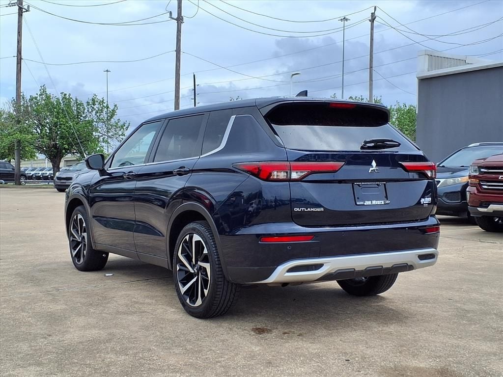 Used 2024  Mitsubishi SE image 2
