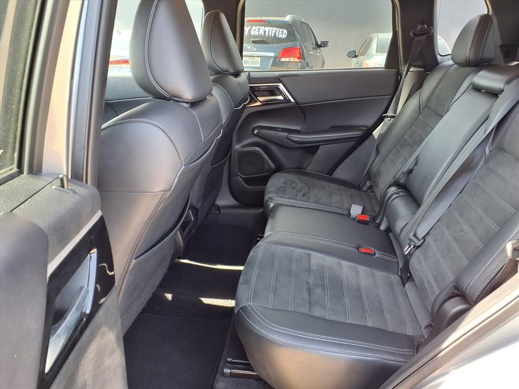 Used 2024 Gray Mitsubishi SE image 11