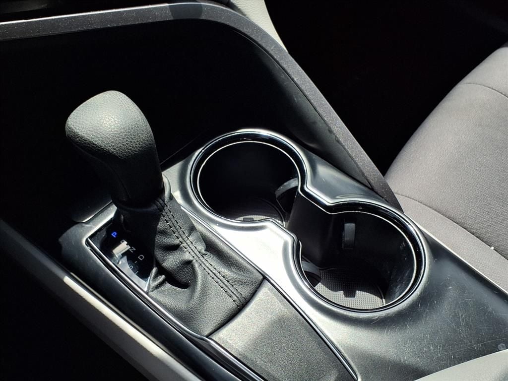 Used 2020  Toyota LE image 26