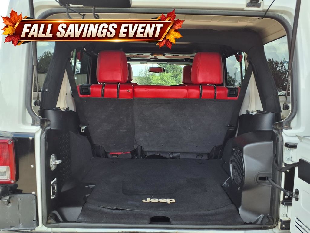 Used 2013 Bright White Clearcoat Jeep Unlimited Sahara image 12