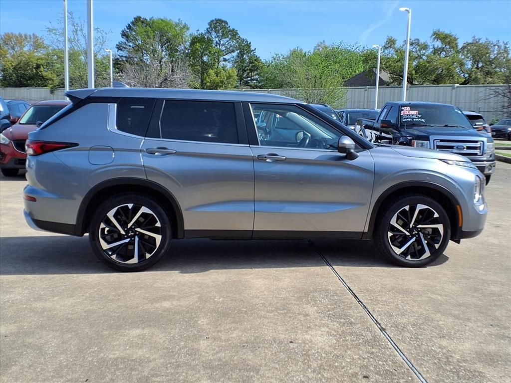 Used 2024 Gray Mitsubishi SE image 6