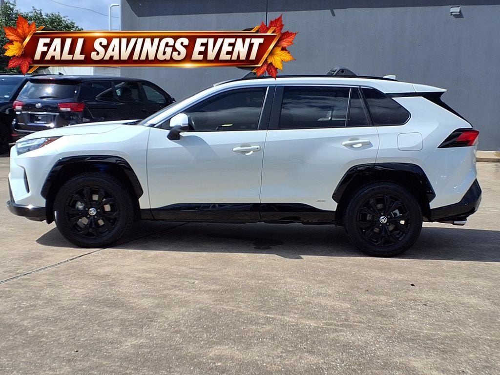 Used 2022 Blizzard Pearl Toyota SE image 5