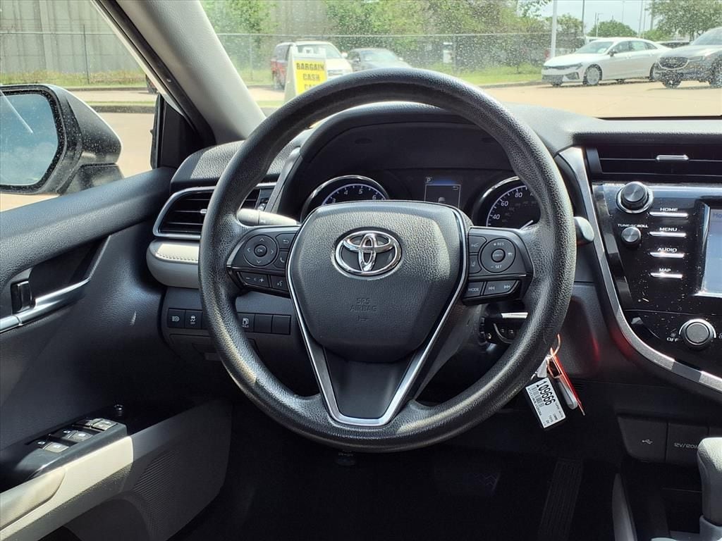 Used 2020  Toyota LE image 17