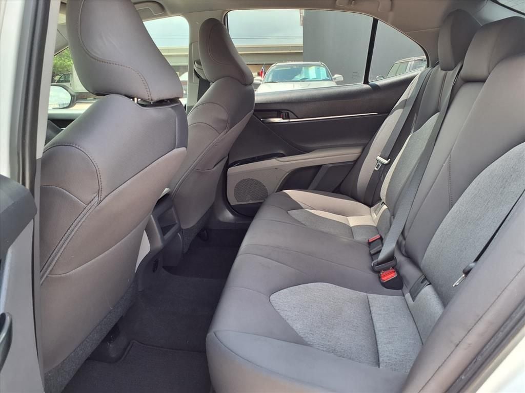 Used 2020  Toyota LE image 12