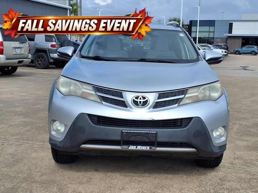 Used 2013 Classic Silver Metallic Toyota XLE image 7