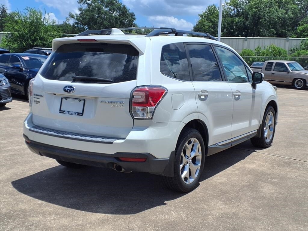 2017 Subaru Forester 2.5i Touring photo 3