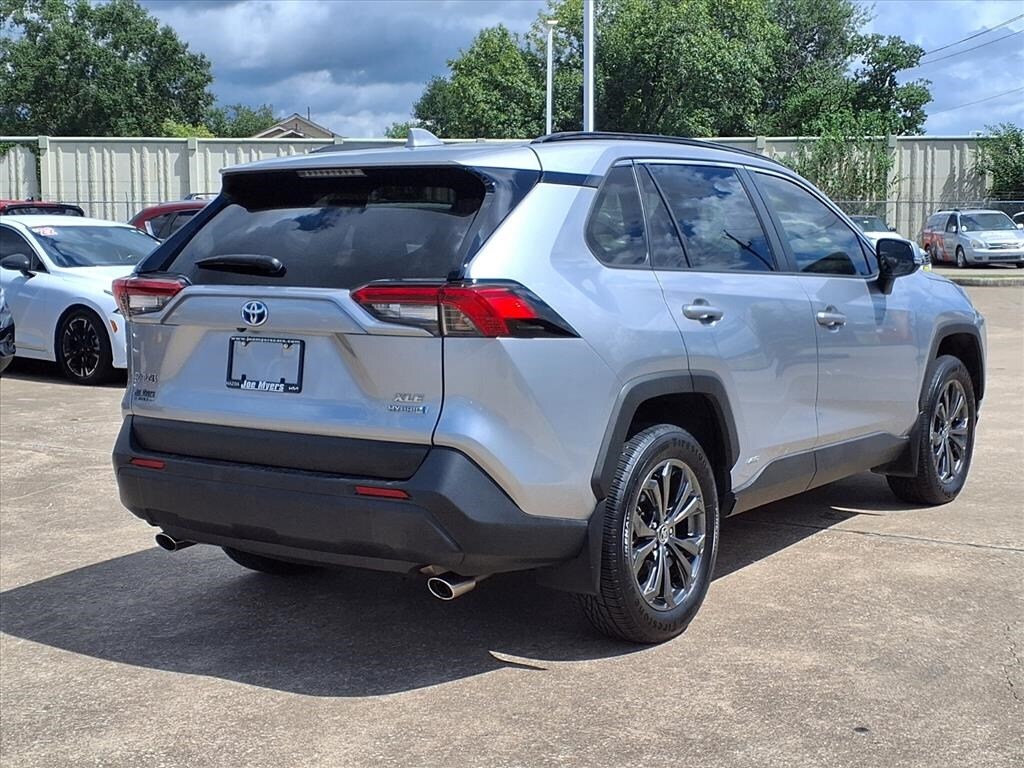 2022 Toyota RAV4 Hybrid XLE Premium photo 3