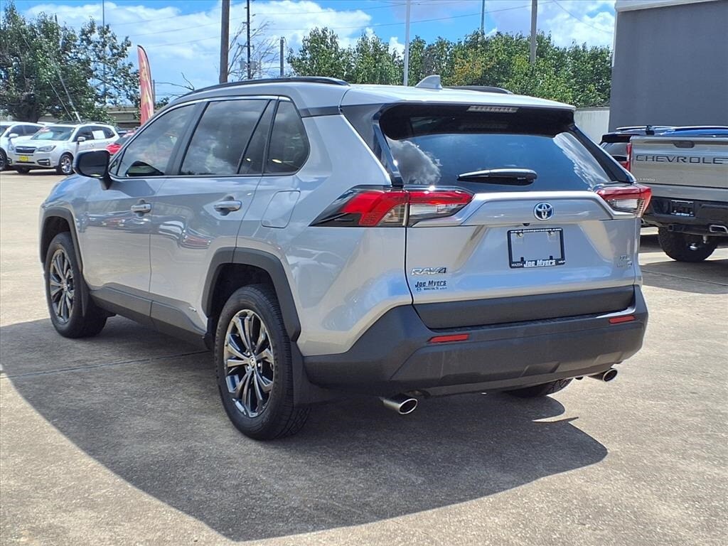 2022 Toyota RAV4 Hybrid XLE Premium photo 2