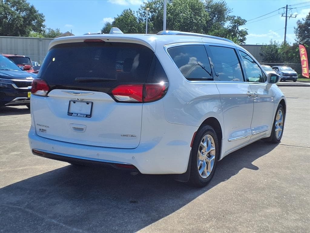 2019 Chrysler Pacifica Limited photo 4