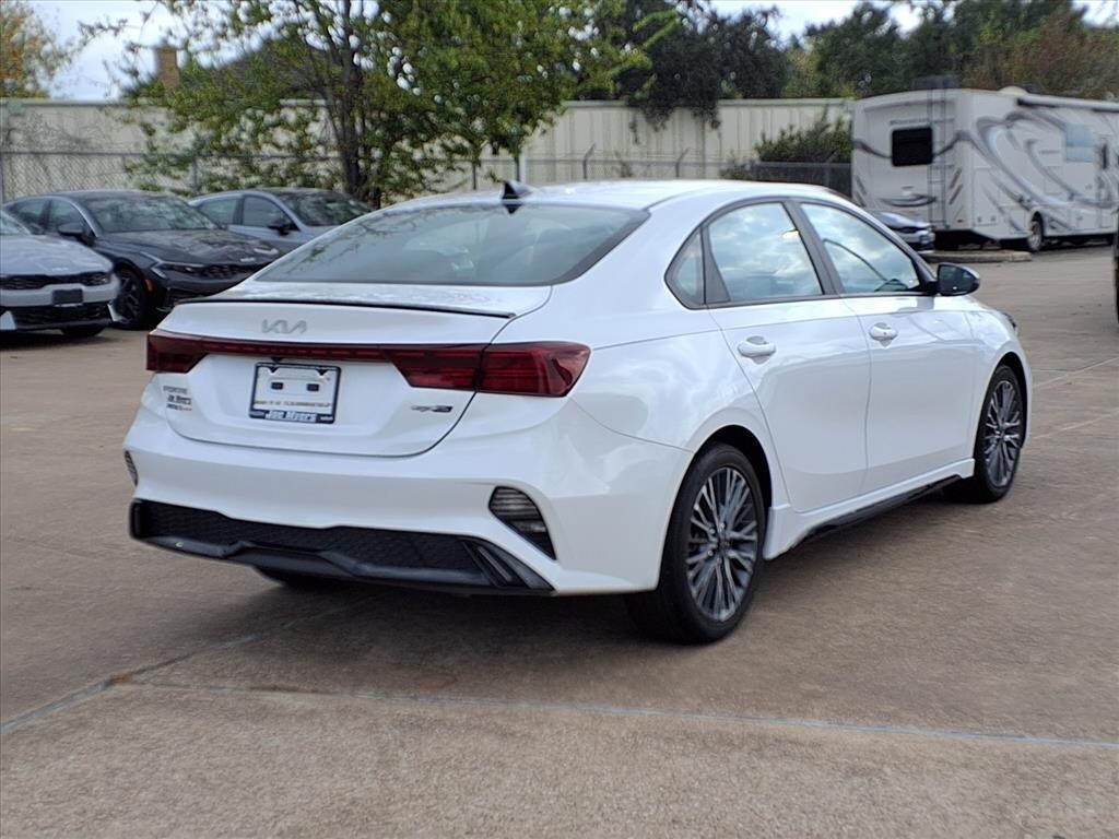 2023 Kia Forte GT-Line photo 2
