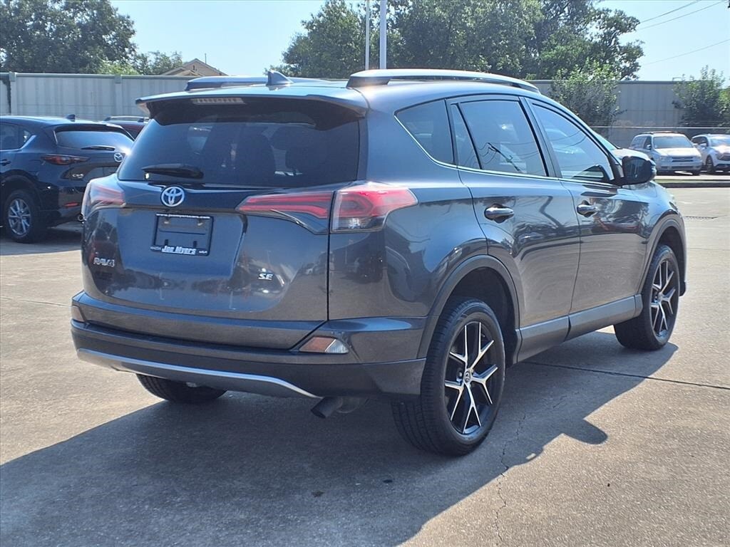 2018 Toyota RAV4 SE photo 4