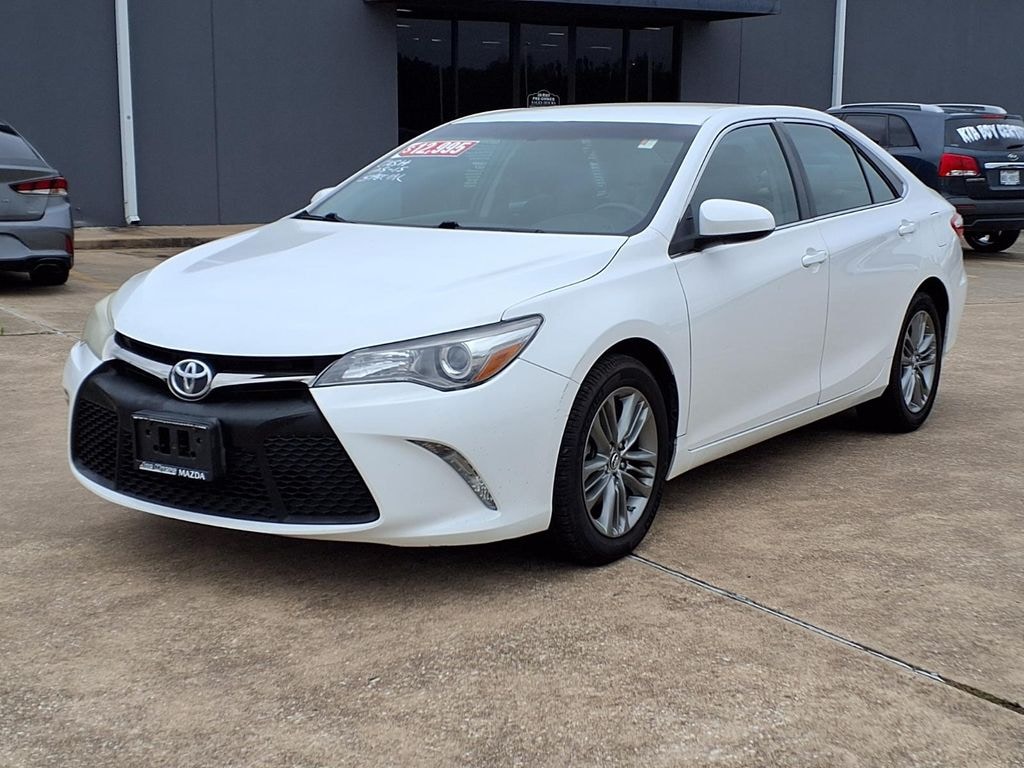 Used 2015 Toyota Camry SE Sedan