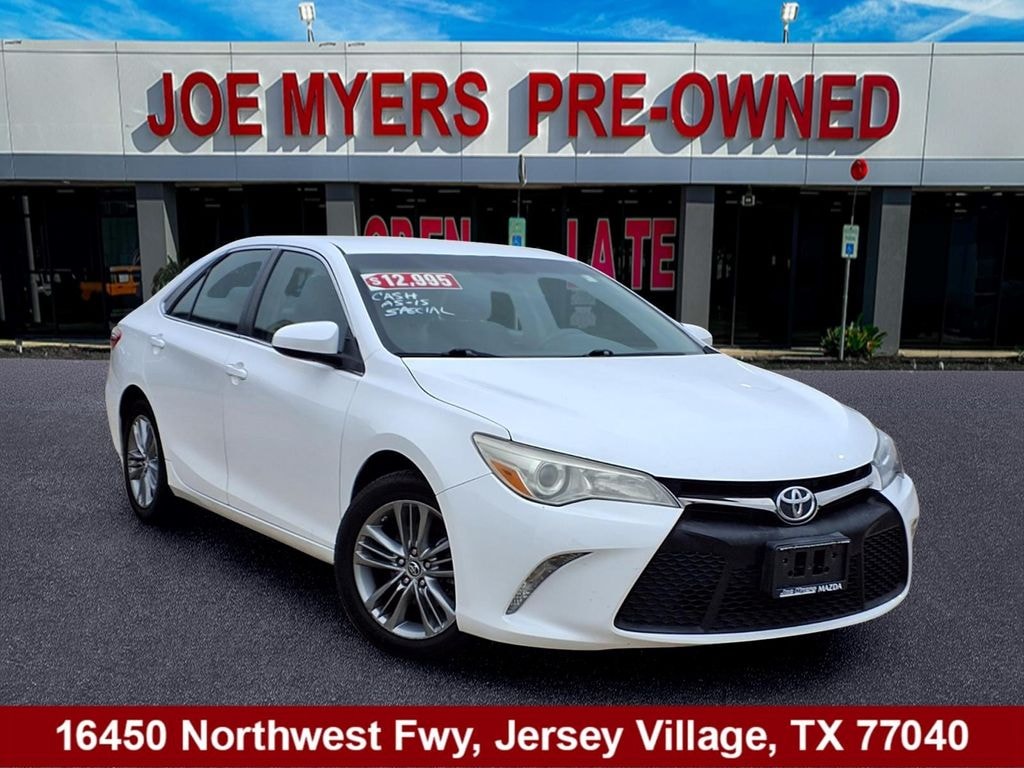 Used 2015 Toyota Camry SE Sedan