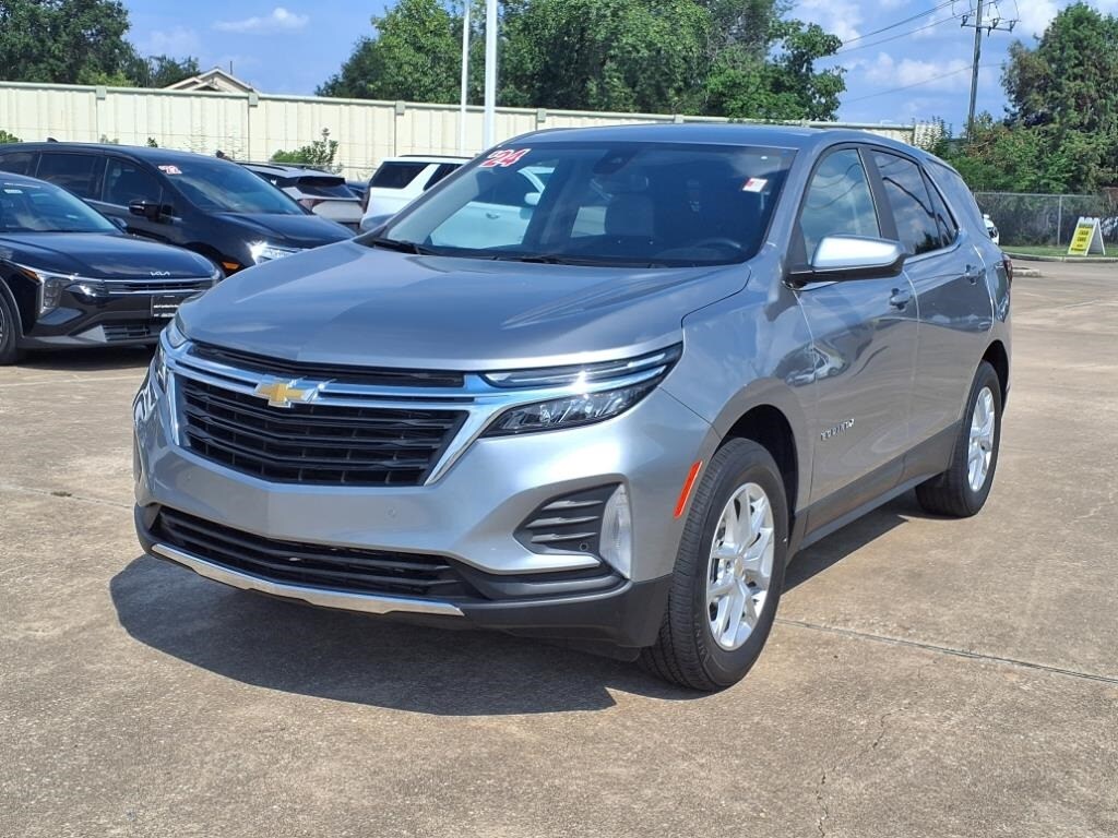 2024 Chevrolet Equinox LT photo 2