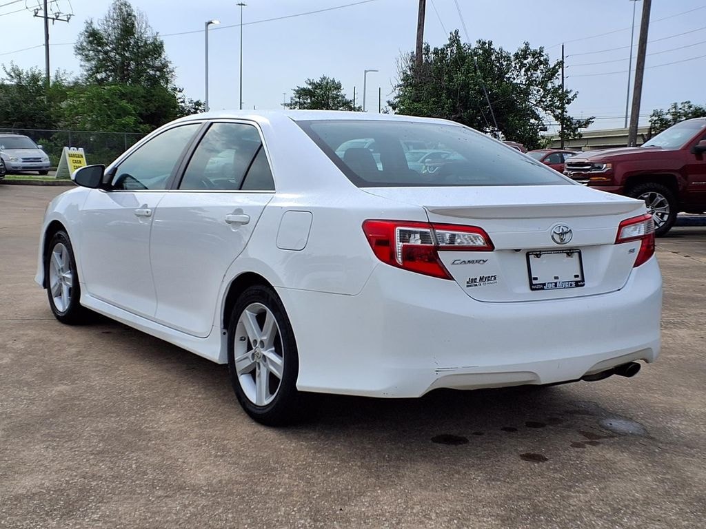 Used 2014 Toyota Camry SE Sedan