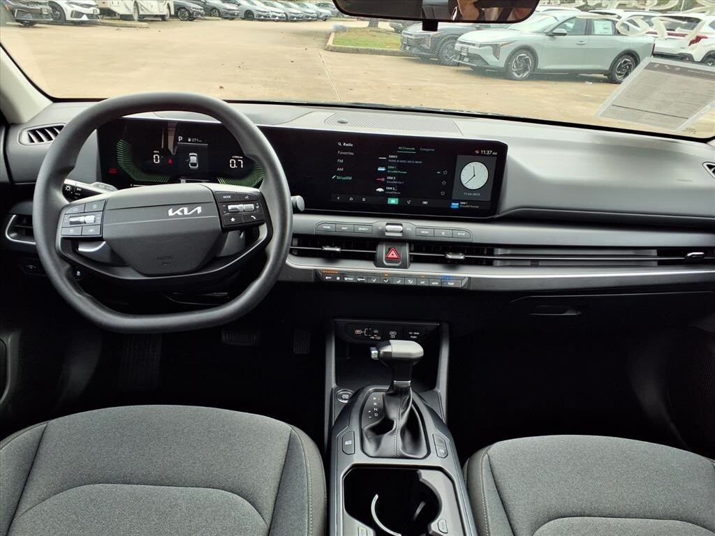 2025 Kia K4 LX photo 4