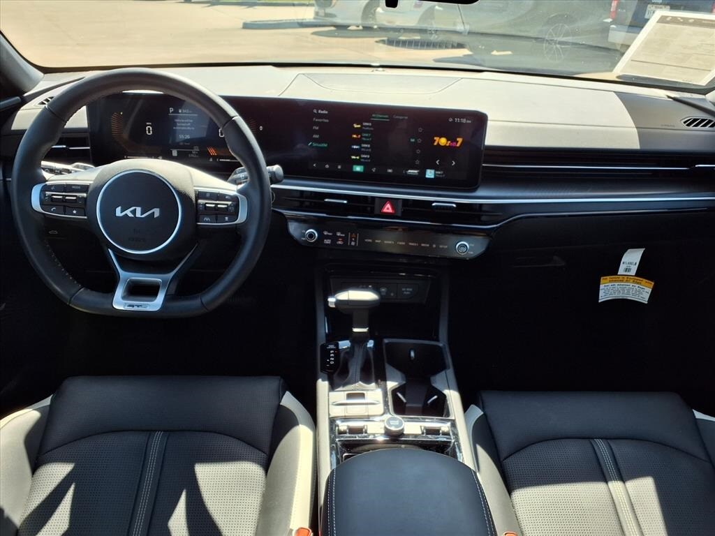 2025 Kia K5 GT-Line photo 4