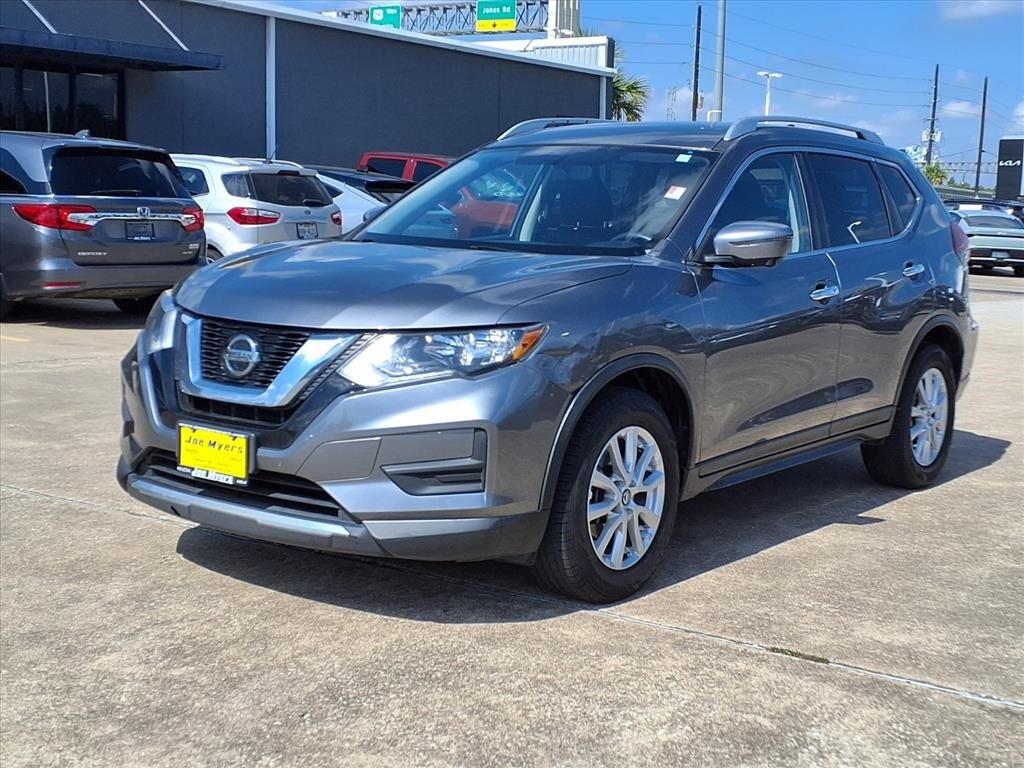 2018 Nissan Rogue SV photo 2