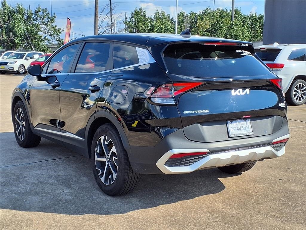2025 Kia Sportage EX photo 2