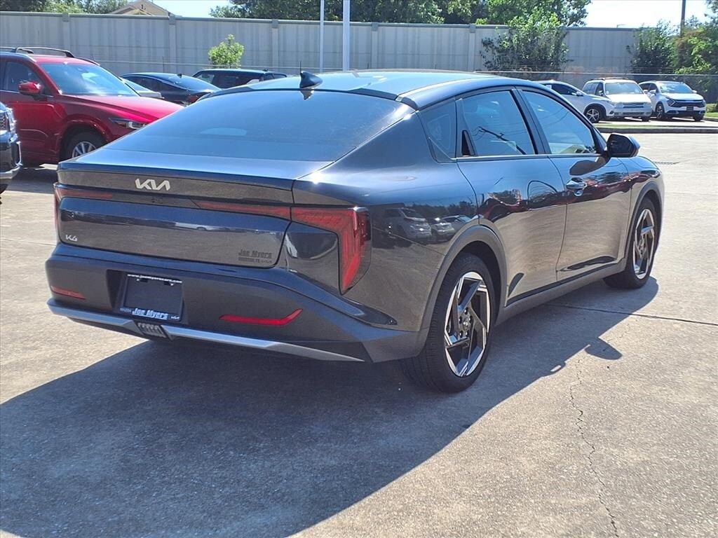 2025 Kia K4 EX photo 2