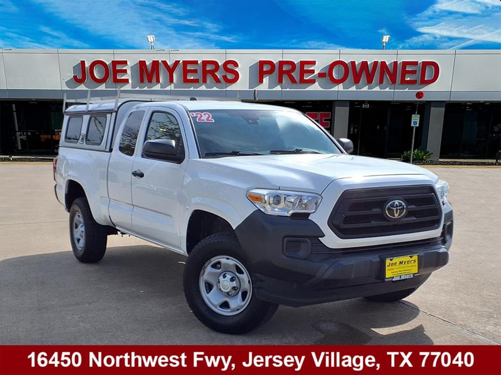 2022 Toyota Tacoma SR's photo