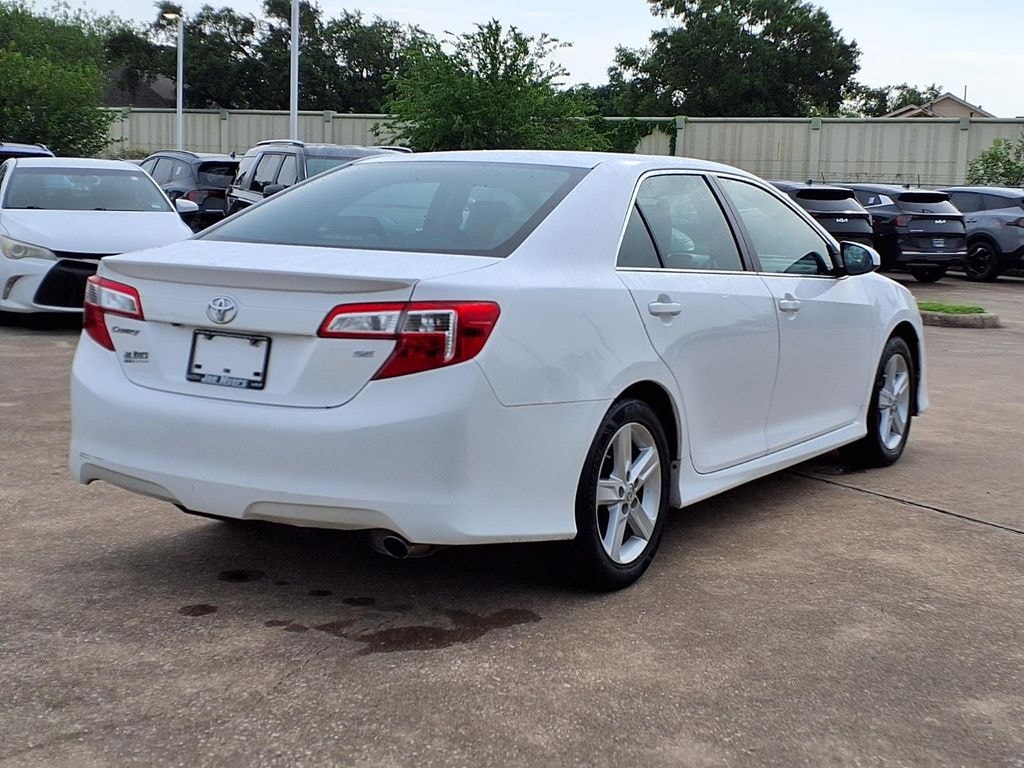 Used 2014 Toyota Camry SE Sedan