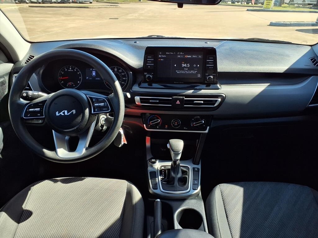 2023 Kia Seltos LX photo 3