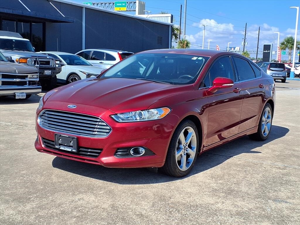 2014 Ford Fusion SE photo 2
