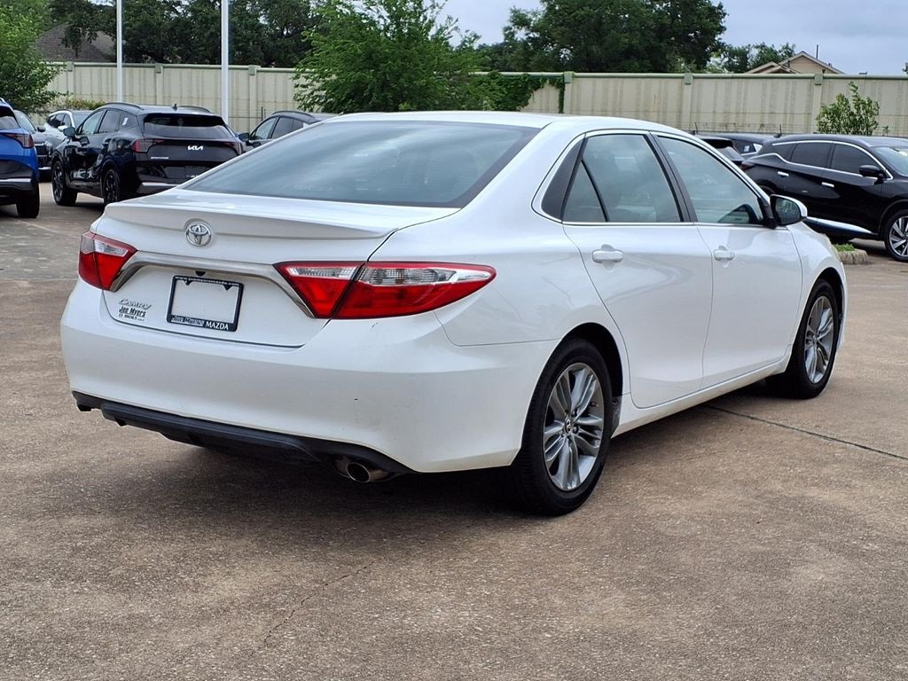 Used 2015 Toyota Camry SE Sedan