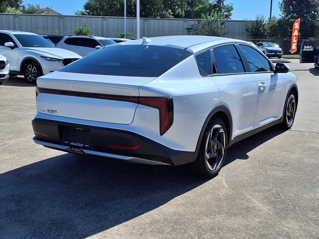 2025 Kia K4 EX photo 3