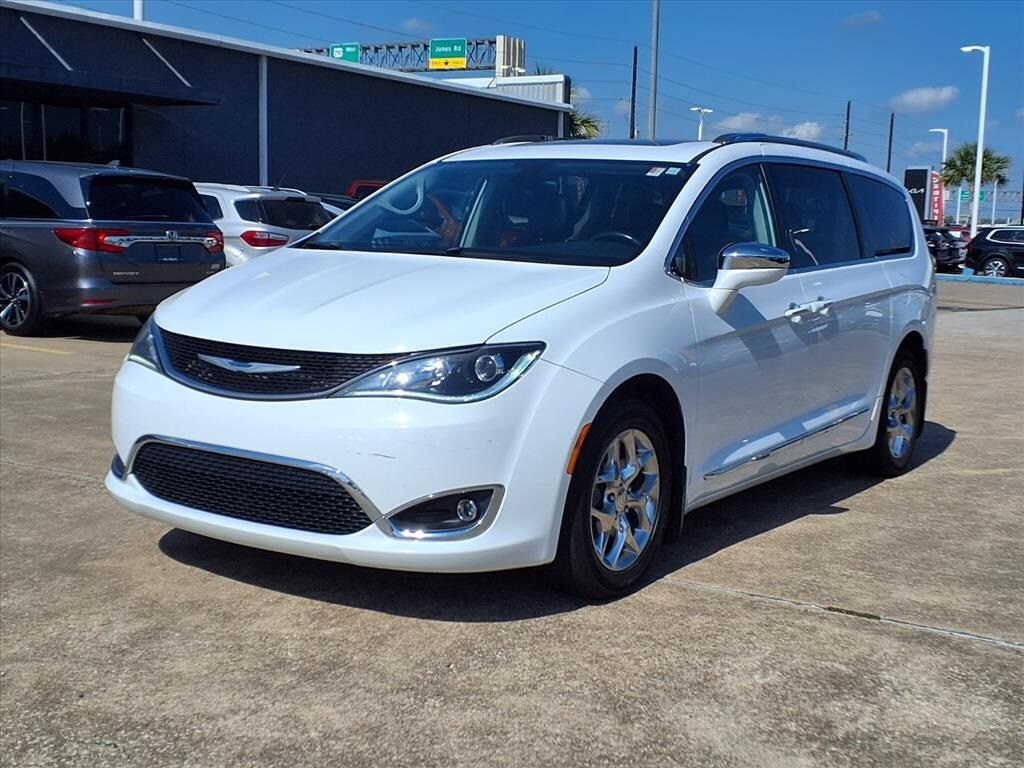 2019 Chrysler Pacifica Limited photo 2