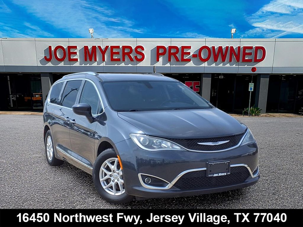 2020 Chrysler Pacifica Touring L's photo