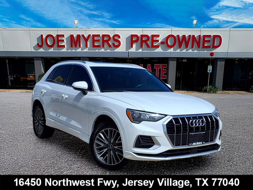 2022 Audi Q3 40 TFSI Premium quattro's photo