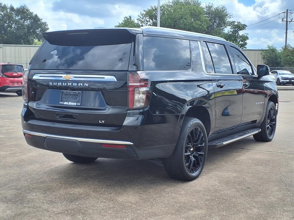 2023 Chevrolet Suburban LT photo 4