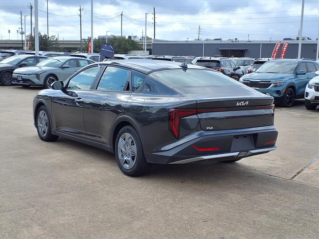 2025 Kia K4 LX photo 2
