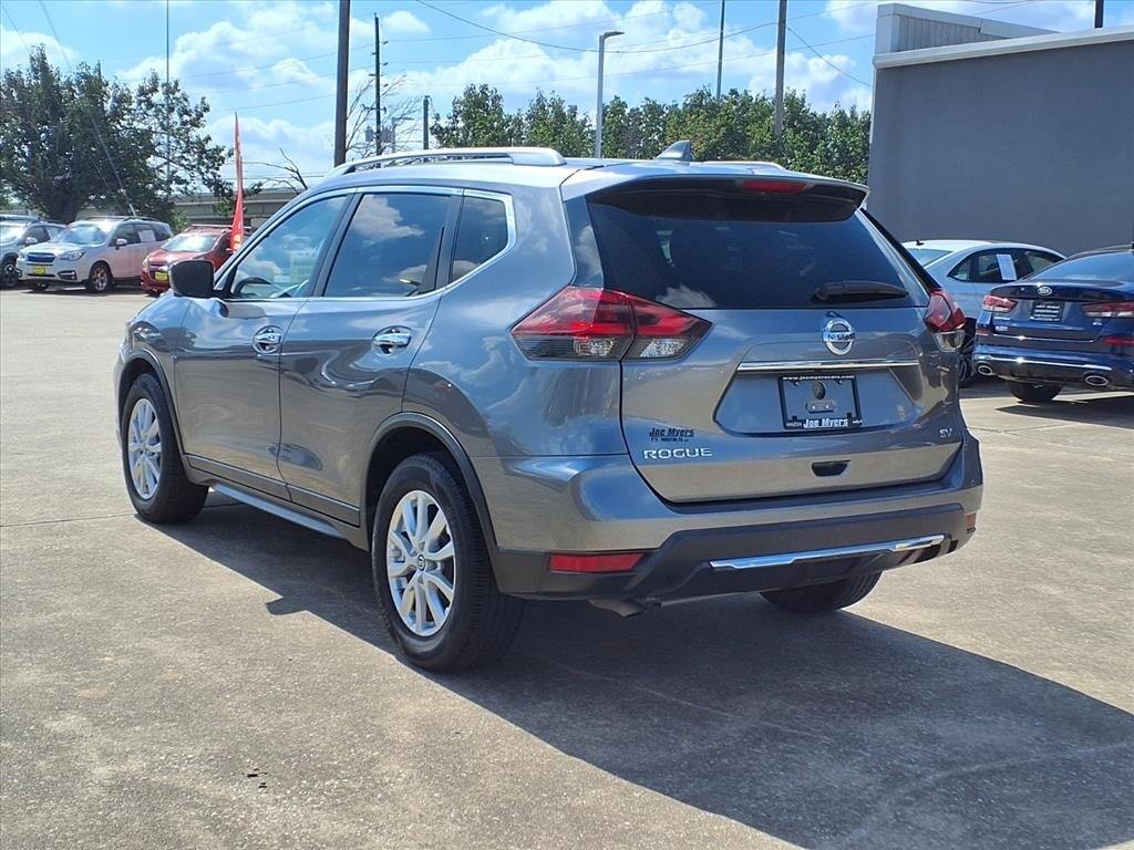 2018 Nissan Rogue SV photo 3