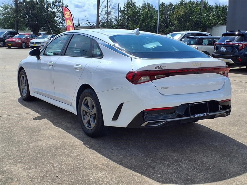 2022 Kia K5 LXS photo 2